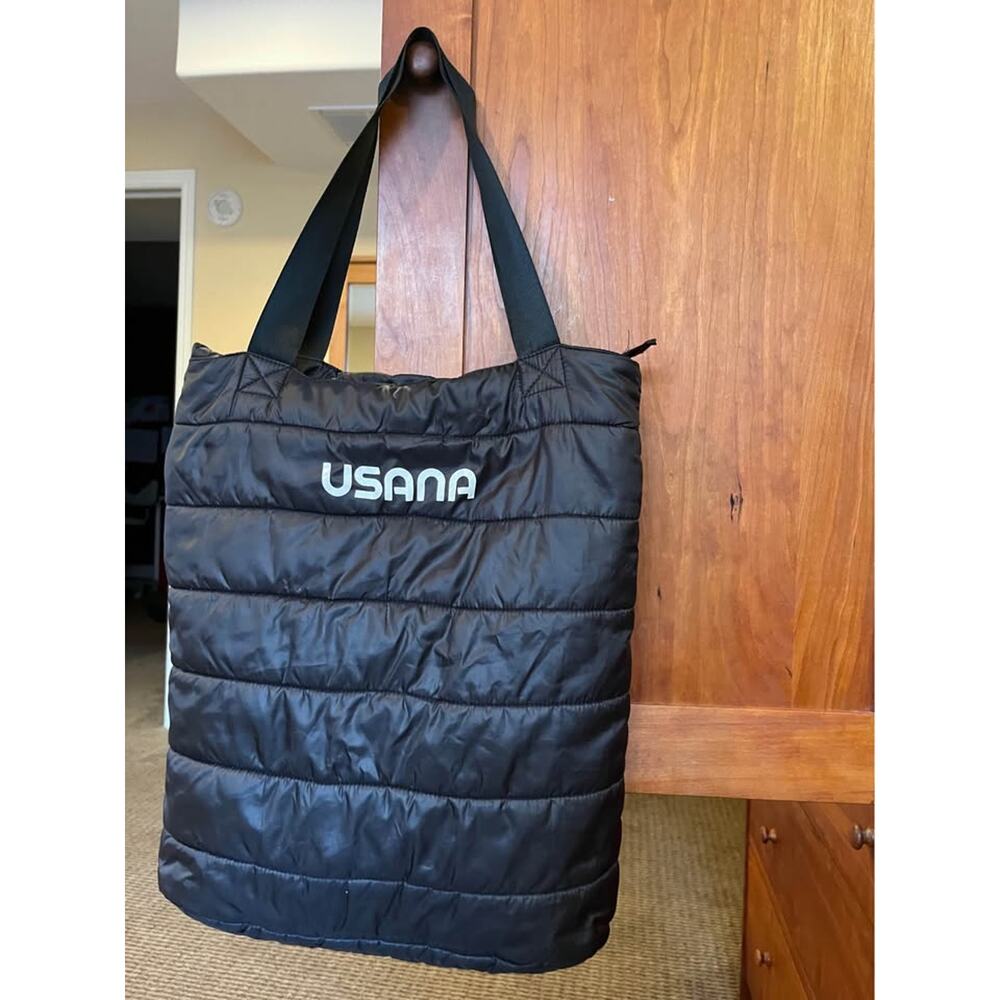 USANA travel bag. Lightweight, puffy, quilted. Unisex. EUC!